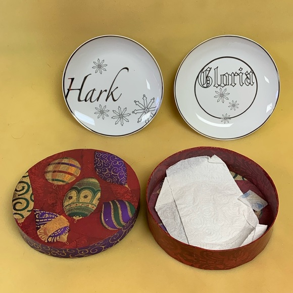 Gerson International Other - Hark & Gloria Snowflake Plates